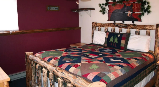Timber Creek Chalets: 7, Забронировать Шале Отели Эстес-Парк с парковкой, Парковка