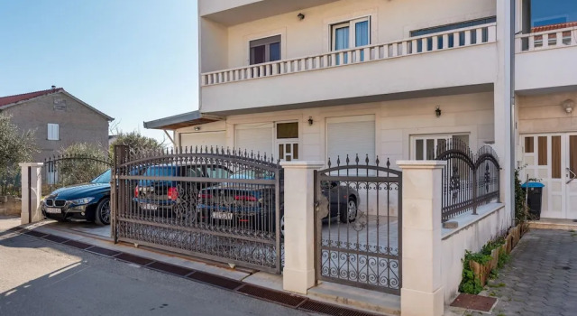 Refined Apartment in Kaštel Lukšić with Garden