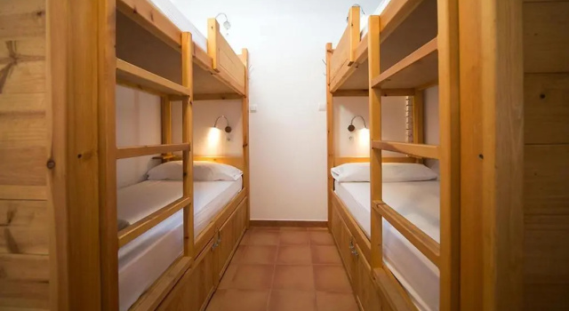 Кровать в общем номере Crux Albergue