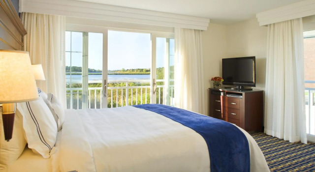 Newport Beach Hotel & Suites