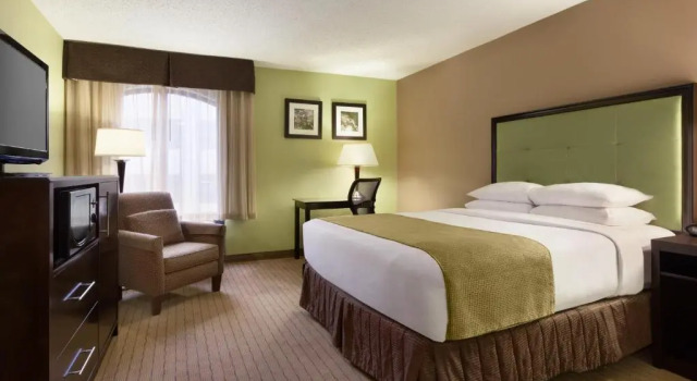 Двухместный номер Premier Days Inn by Wyndham Baltimore Inner Harbor