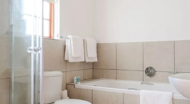 Шестиместный номер Standard Houw Hoek Hotel