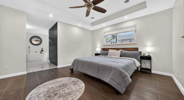 San Antonio Retreat 5br Sleeps 9 near Fiesta Tx 5 Bedroom Home, Book Feriehus Sommerhuse i Bexar County, Hytte