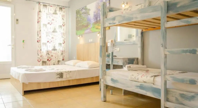 Studios Liolios #5, Book Hotel Chrisi Akti 