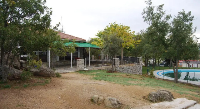 Camping de Cervera de Buitrago, Varaa Leirintäalue Hotellit Madridin maakunta pysäköinnillä, Pysäköinti