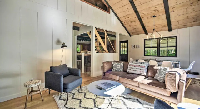 Sleek Cabin w/ Deck, 8 Miles to Mount Snow & Hikes