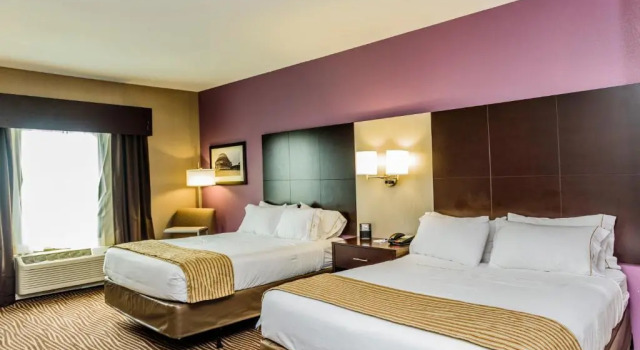 Четырёхместный номер Executive Holiday Inn Express Cheektowaga North East by IHG