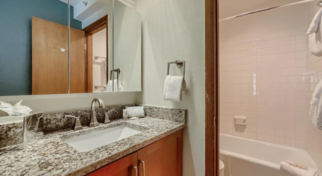 Номер Standard Westwind 102 2BD 2BA Silver Condo