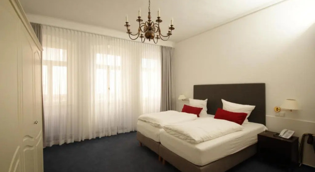 Полулюкс Hotel zum Ritter St Georg - Oldest Residential Building in Heidelberg