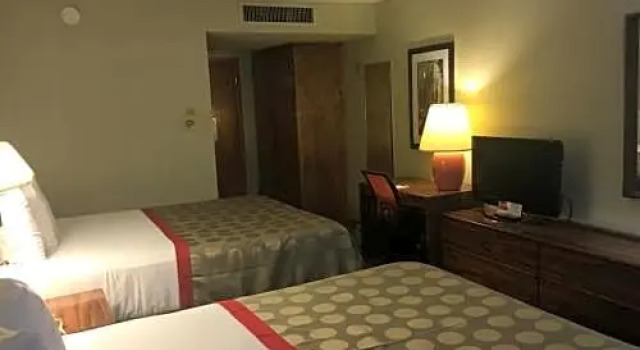 Четырёхместный номер Standard Ramada by Wyndham Portland Airport