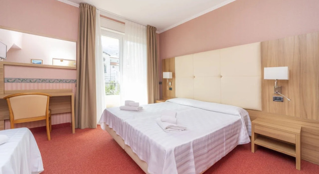 Четырёхместный номер Comfort с балконом Hotel Della Torre