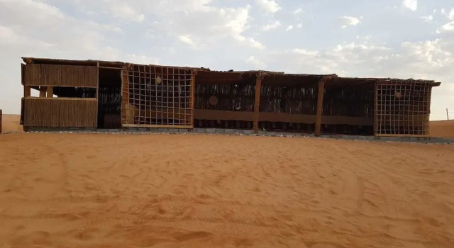 Al Sarmadi Desert Night Camp, Varaa Hotelli Hotellit Al Sharqiyah pysäköinnillä, Pysäköinti