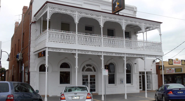 Yarrawonga Hotel