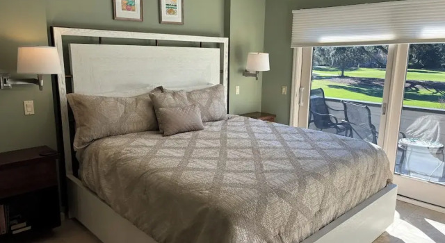 184 Twin Oaks at The Sea Pines Resort, Забронировать Курортный отель Отели Хилтон-Хед-Айленд с парковкой, рядом с Stan Smith Tennis Academy, Парковка
