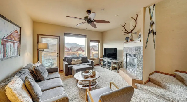6 Mi to Winter Park Resort: Townhome w/ Hot Tub!