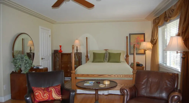 Номер Standard с видом на озеро Lakeshore Bed & Breakfast
