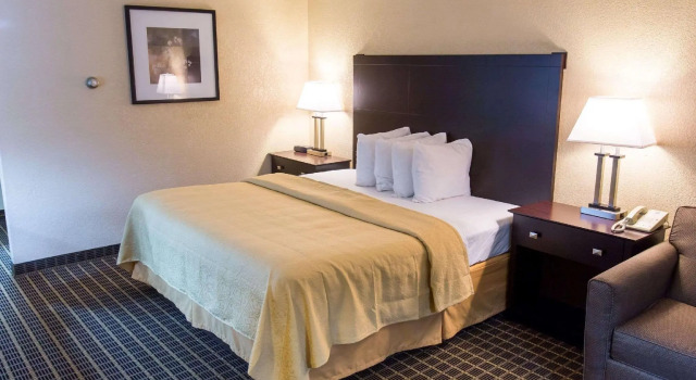Номер Superior Quality Inn & Suites Big Rapids near University