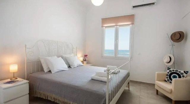 Апартаменты Amazing Seafront Suite