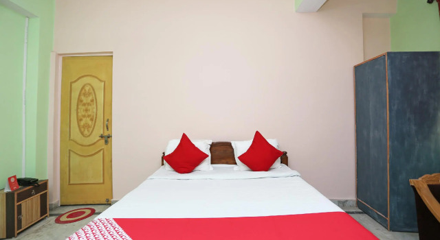 Люкс Standard OYO 19971 Hotel New Urvashi