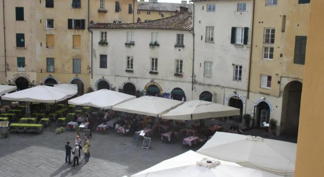 Micheli Suite Anfiteatro Square, Buchen Sie Hotel Lucca Toskana