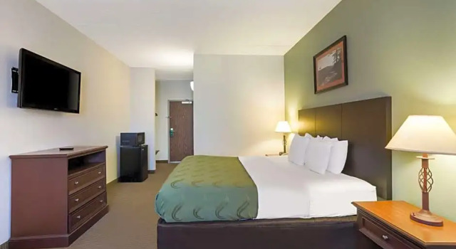 Люкс Quality Inn & Suites Monterey I-40