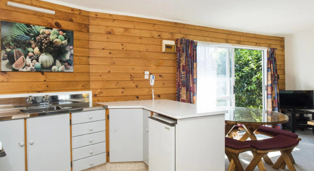Апартаменты Tudor Park Motel Spacious with kitchens 1 minute walk to restaurant and shopping centre and Gisborne Hospital