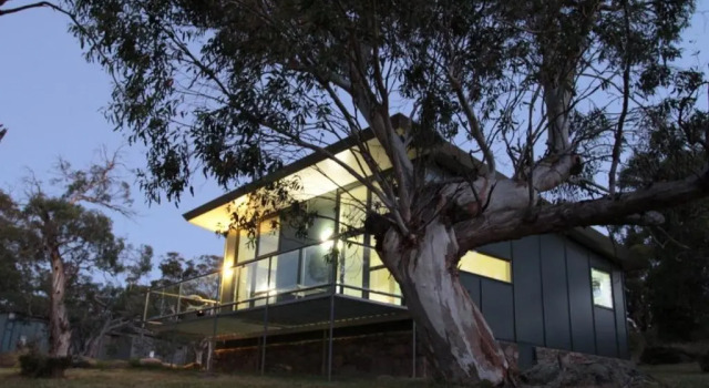 Коттедж Ecocrackenback 13 'Sustainable, luxurious chalet close to the slopes.'