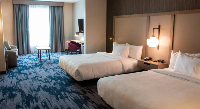 Четырёхместный люкс Fairfield Inn & Suites by Marriott Davenport Quad Cities