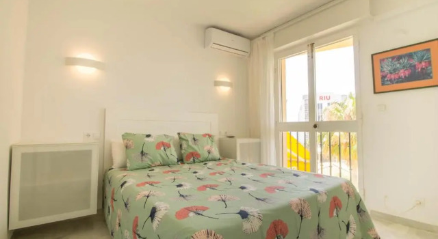 Erisa 59 By IVI Real Estate, Забронировать Отель Отели Торремолинос с бассейном, рядом с Пляж El Saltillo, Бассейн