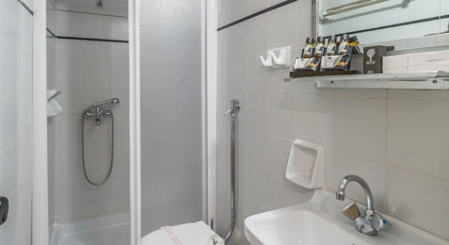 Трёхместный номер Standard с балконом Arahova Inn Hotel