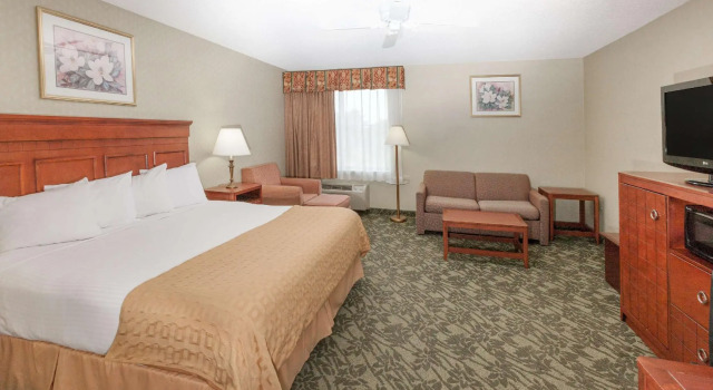 Люкс Business Spark by Hilton Walker Grand Rapids North