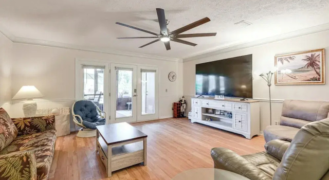 Апартаменты PCB Townhome w/ Resort Amenities - Walk to Ocean!