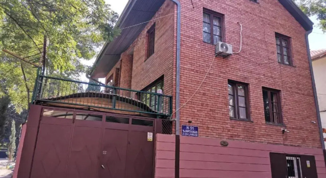 Hostel Is Hostel, Забронировать Хостел Хостелы Тбилиси, рядом с Сад Самайя, Хостел