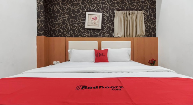 RedDoorz near Mall Panakkukang 3