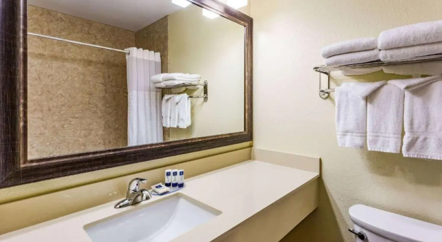 Номер Standard AmericInn & Suites Burnsville, MN
