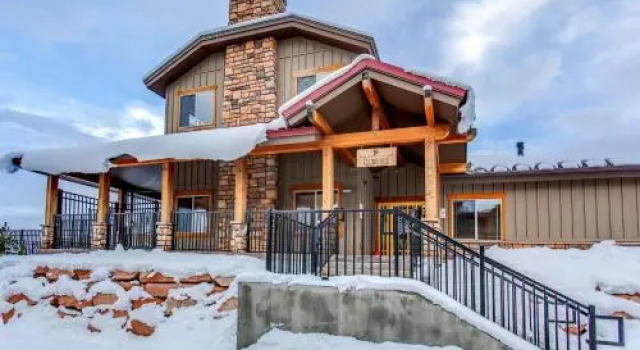 Big Bear Hollow House, Забронировать Отель Отели Парк-Сити с бассейном, Бассейн