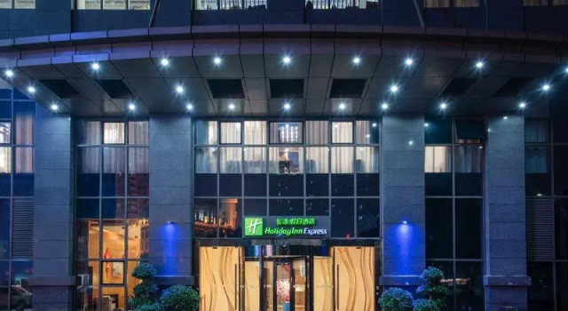 Кровать в общем номере Holiday Inn Express Chongqing Guanyinqiao by IHG