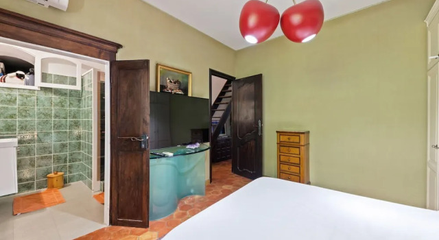 Unparalleled Combination of Nature and Water in This House on the Côte Bleue, Забронировать Отель Мартиг Étang de Berre