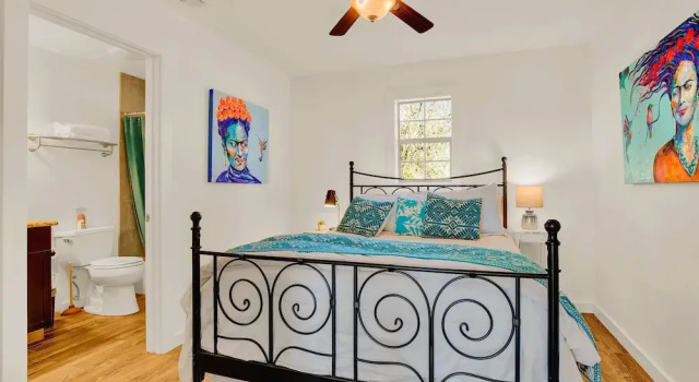 Stunning Hill Country Haus - Minutes From Main St!