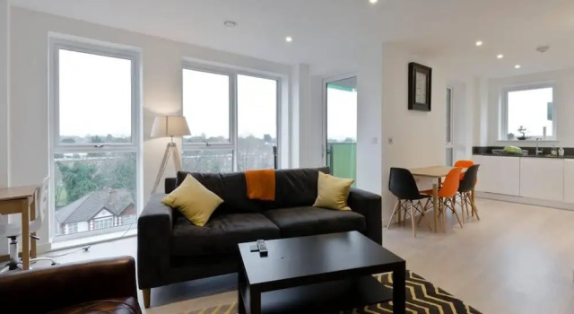 2-bed Apartment Only 15 Mins From Central London