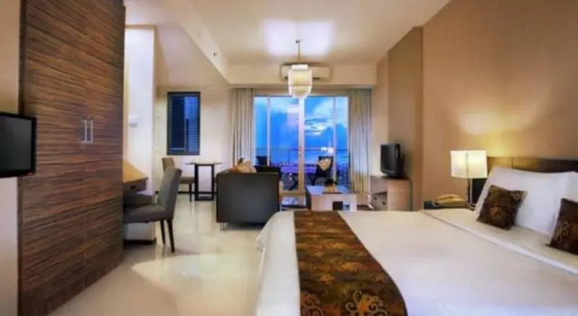 Номер Standard с балконом Golden Tulip Balikpapan Hotel & Suites