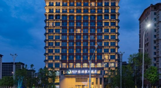 Enshiyiyou Holiday Hotel, Prenota Hotel Hotel a Enshi Prefecture con parcheggio, Parcheggio