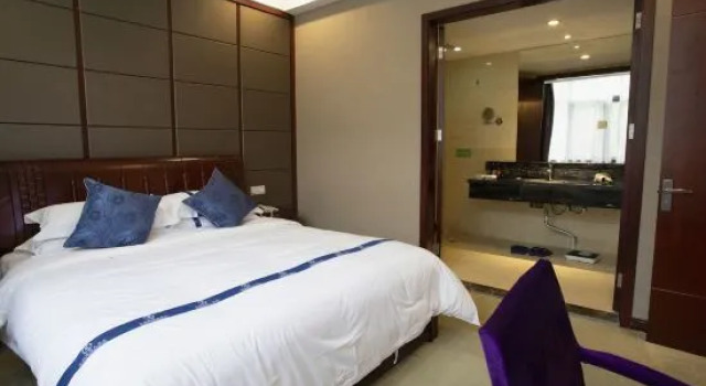 Люкс Deluxe Jin Cheng International Hotel
