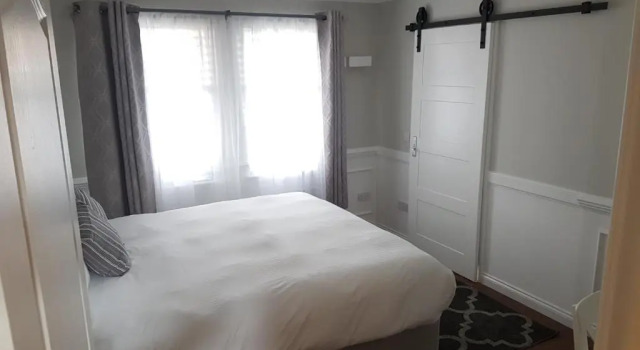 Полулюкс MacLean Guest House