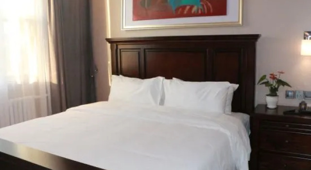 Люкс Homeinn Yiju Hotel (Yantai High-Speed Railway Station Red Star Macalline)