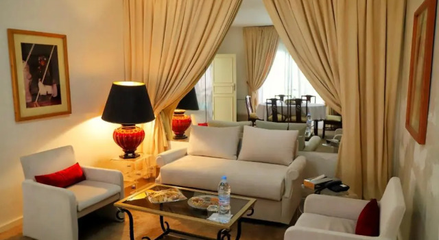 Полулюкс Hotel Parador