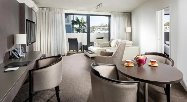 Люкс Pier 21 Riverside Apartment Hotel