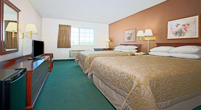 Четырёхместный номер Standard Super 8 by Wyndham Richmond