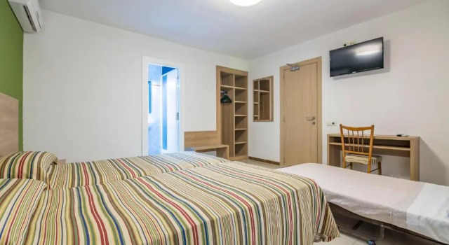 Трёхместный номер Standard Hotel Blason Junior