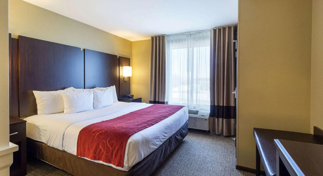 Люкс c 1 комнатой Comfort Suites & Conference Center